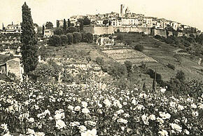 Photo ancienne de Saint Paul de Vence en noir et blanc