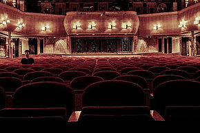 Photo représentant l'intérieur d'un théâtre